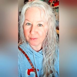 Meet your Posher, Angella (smoke-free home) but cat 🐈 friendly I do have 1 cat